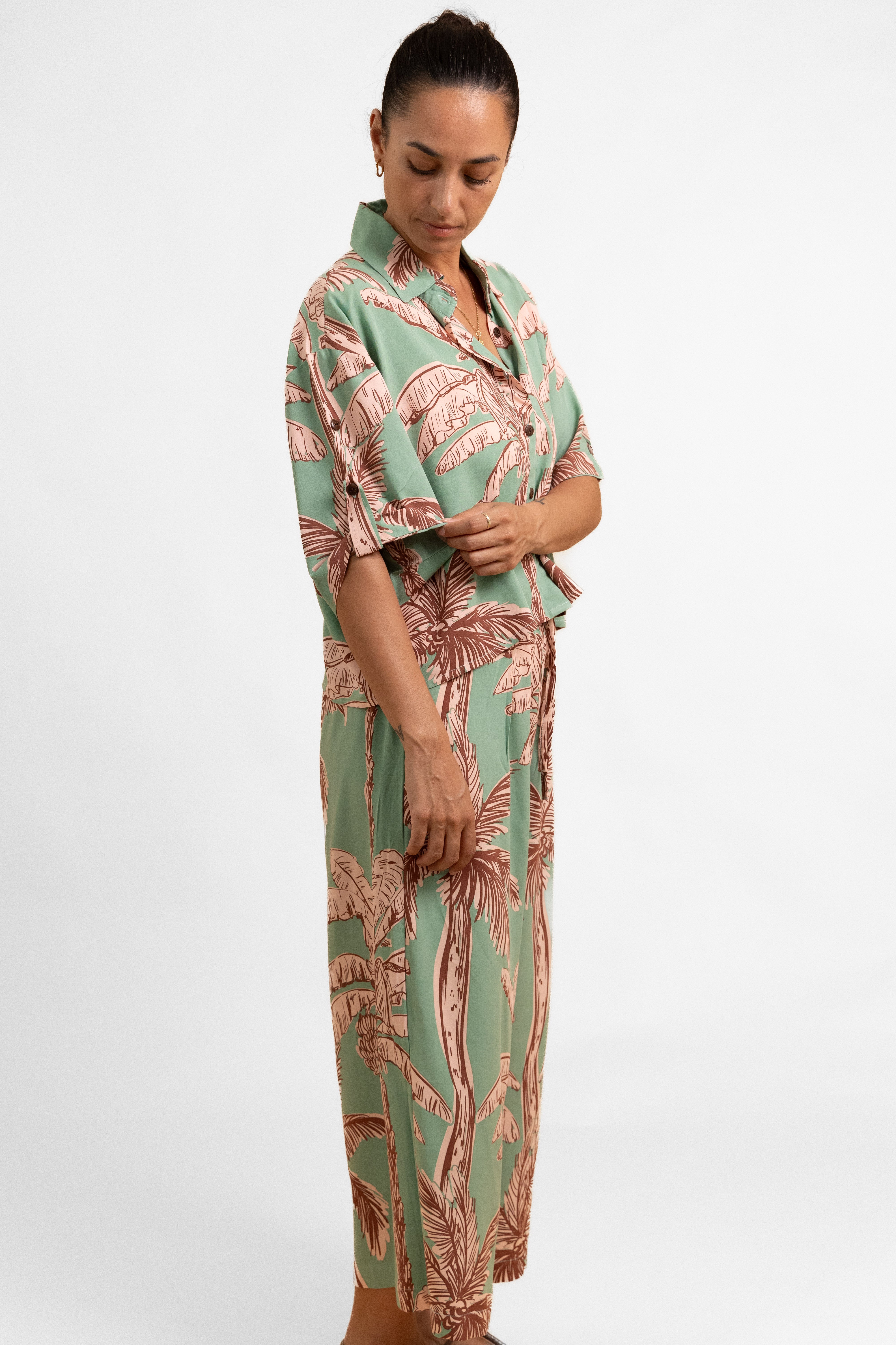 Green Coco Palm Cropped Scarlett Shirt