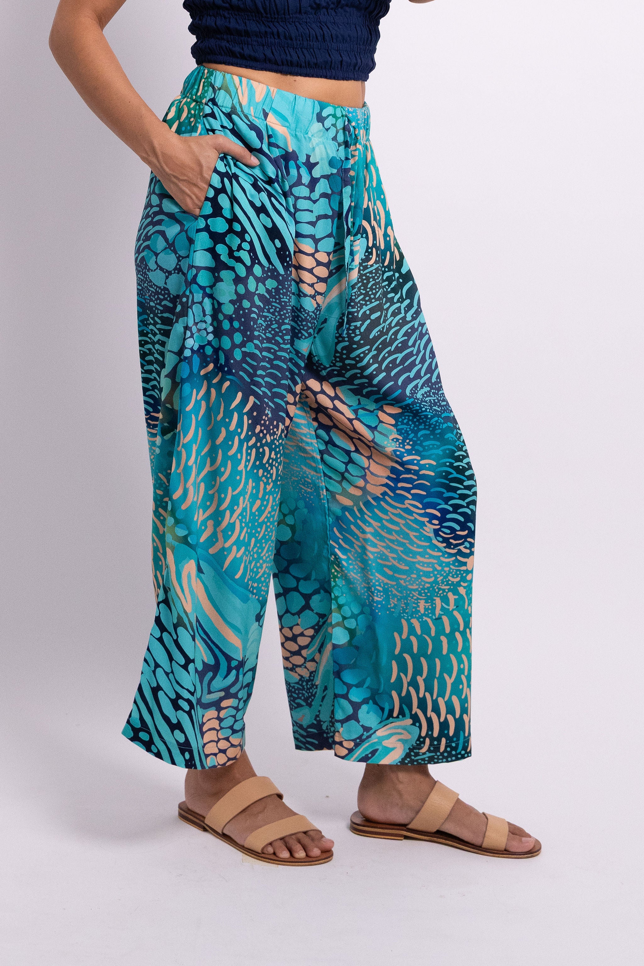 Indigo Parrot Fish Cropped Grace Pant