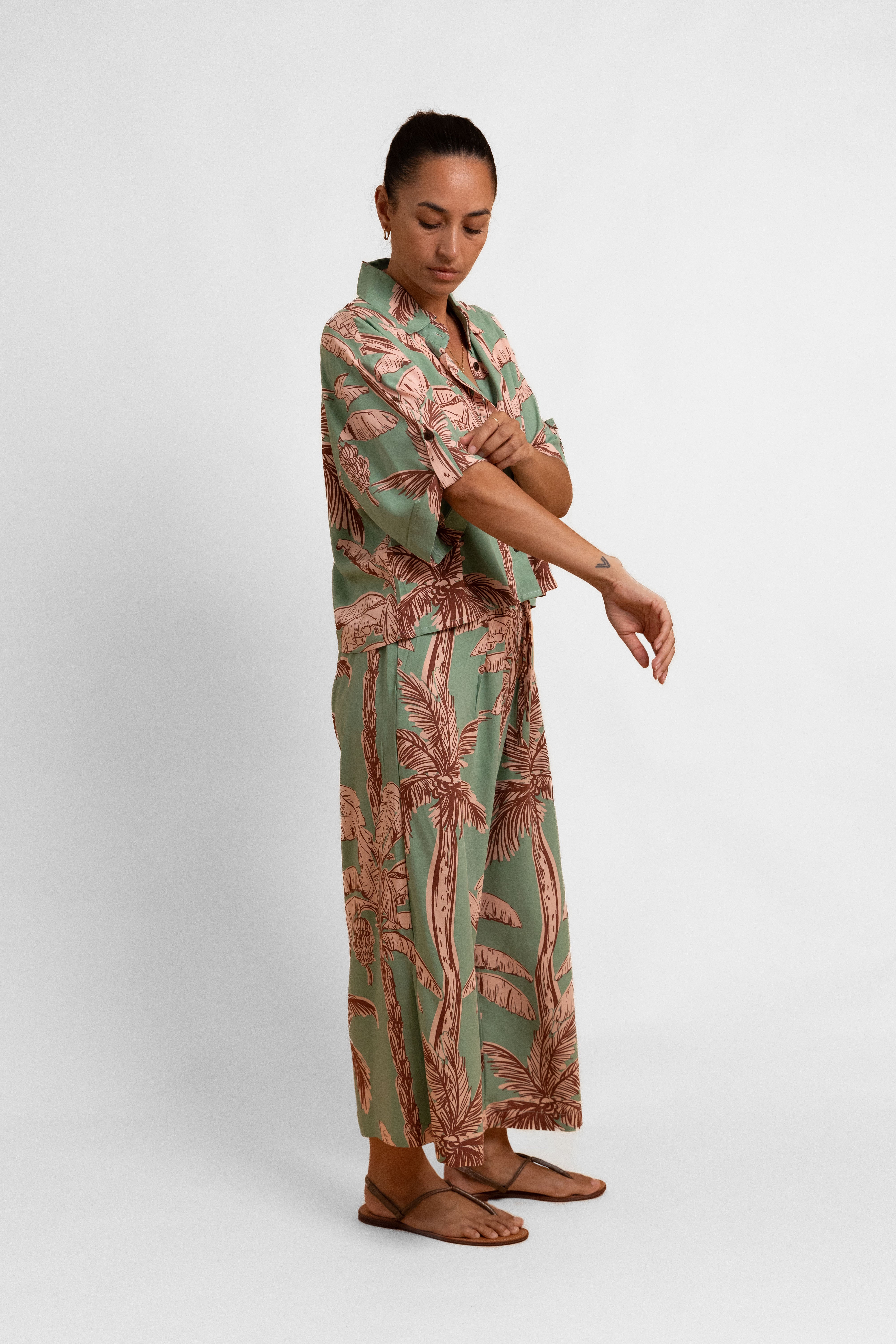 Green Coco Palm Cropped Scarlett Shirt